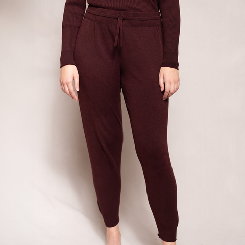 Model wearing burgundy Women's Chelsea Jogger with a knit design