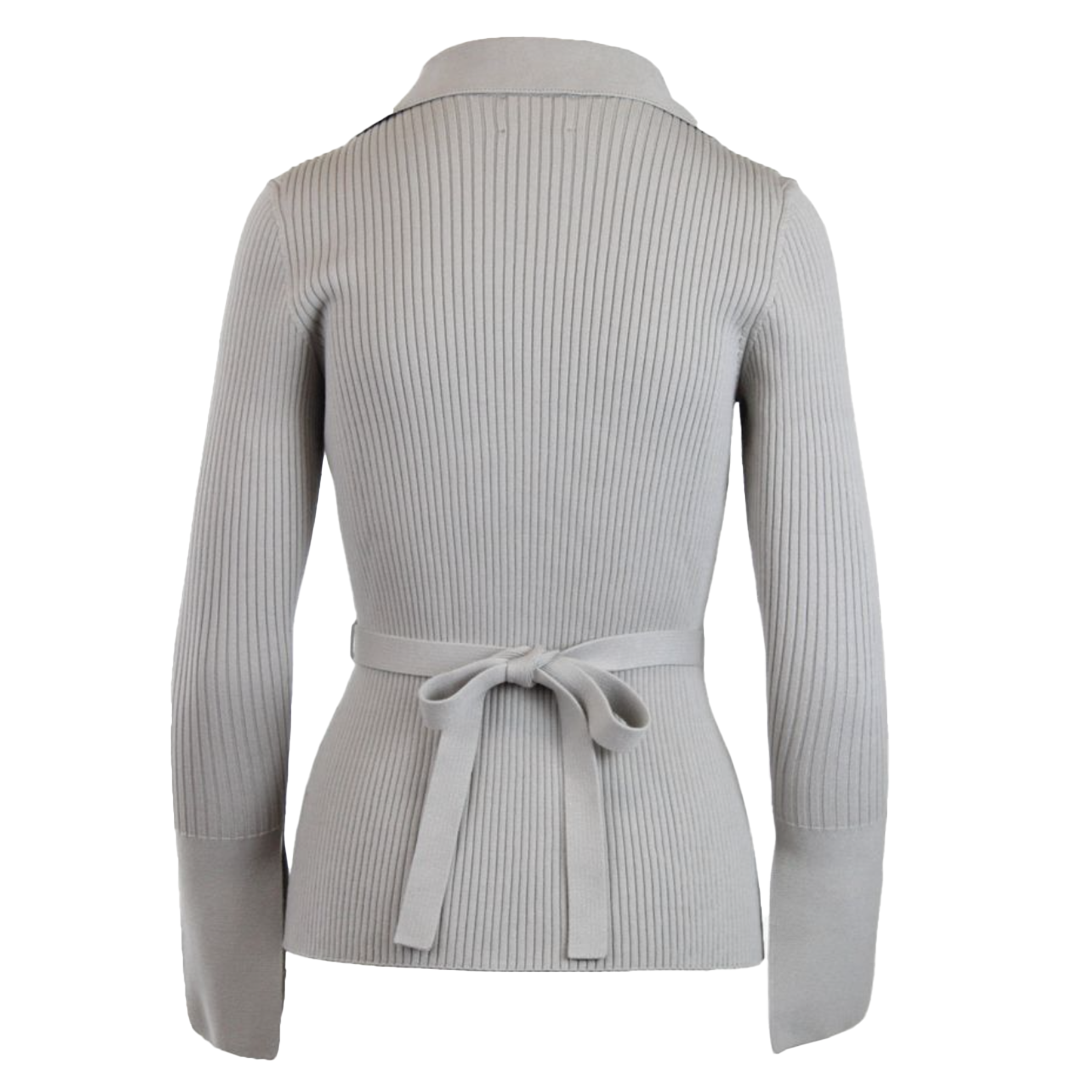 Back of Sweater with a bow 